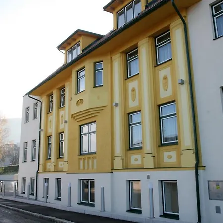 Kaiservilla Отель Берндорф